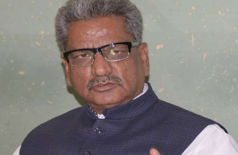 om mathur सीएम गहलोत अपने पद की गरिमा गिरा रहे, अब सरकार को सदन में घेरेंगे: ओम माथुर