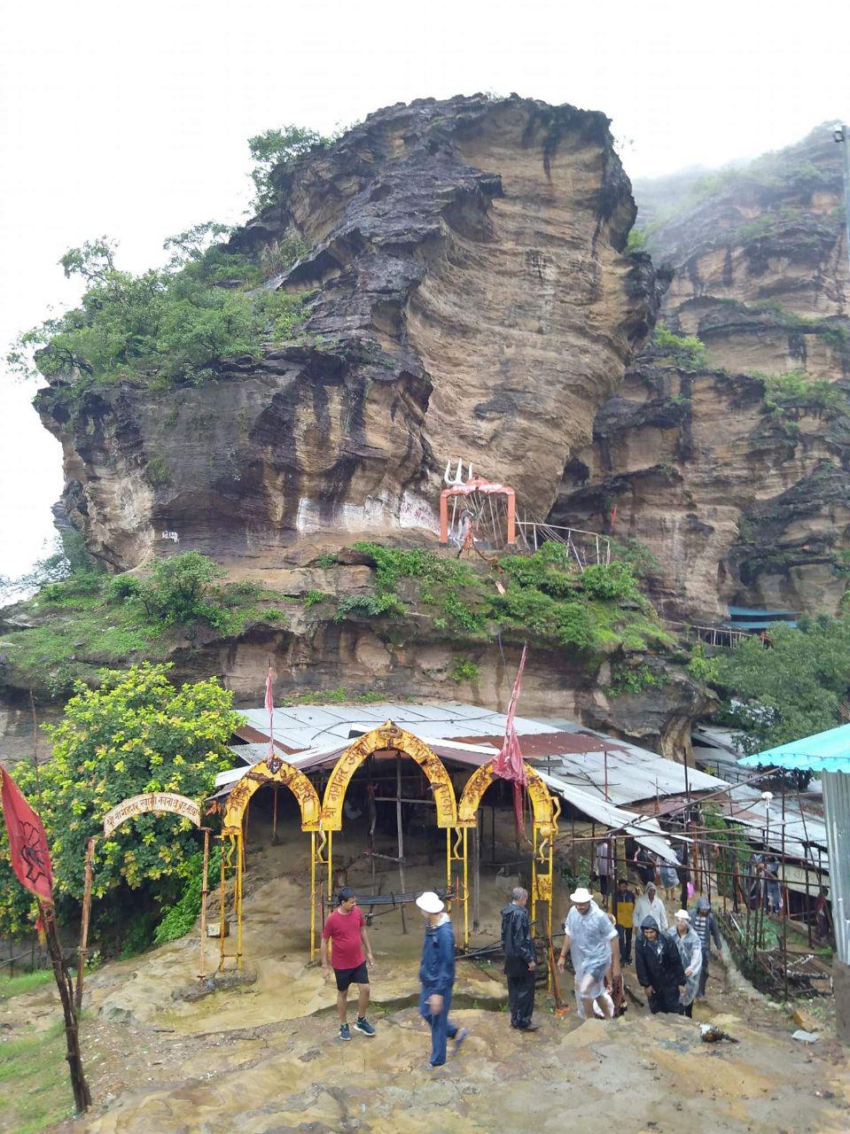 वादियों में गूंजे बोल बम के जयकारे, पहले दिन पहुंचे १० हजार श्रद्धालु वादियों में गूंजे बोल बम के जयकारे, पहले दिन पहुंचे १० हजार श्रद्धालु