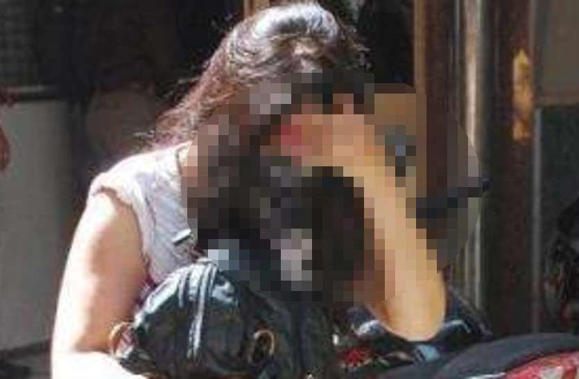 Rape attempt in University यूनिवर्सिटी कैम्पस से छात्रा का मुंह दबाकर ले गए 3 बदमाश, किया बलात्कार का प्रयास, शोर मचाया तो भागे