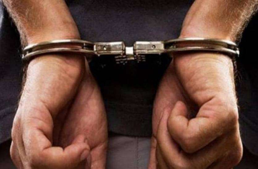 shamli BREAKING: शामली मदरसे में छापेमारी से मचा हड़कंप, पुलिस रेड में 4 विदेशी नागरिक समेत सात गिरफ्तार