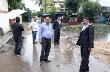 Suspend Assistant Revenue Inspector To Include In Flood Relief Team यह क्या कर दिया-सस्पेंड सहायक राजस्व निरीक्षक को बाढ़ राहत दल में किया शामिल