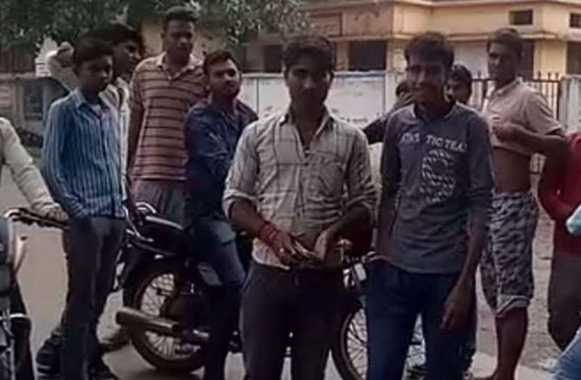 child theft rumours बच्चा चोरों की अफवाहों के बीच झामर गांव में सोशल पहरा