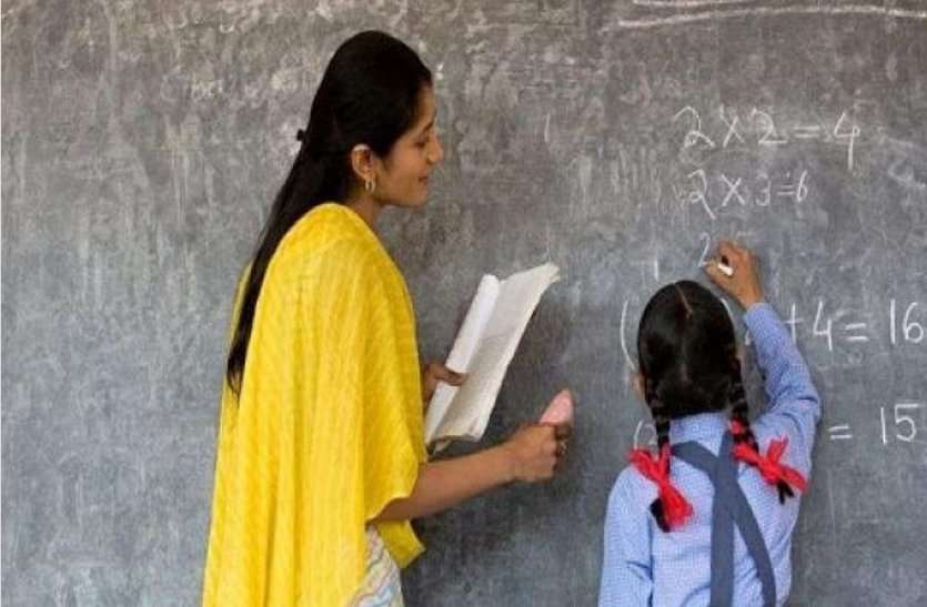 teacher_2.jpg दिवाली से पहले प्रदेश सहायक अध्यापकों के बड़ी खुशखबरी, बेसिक शिक्षा विभाग ने किया सबसे बड़ा ऐलान