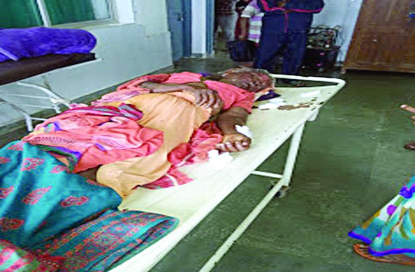 Brutally murder: Young man brutally murdered an old woman in Jashpur मामा के घर जाते वक्त सुनसान जगह पर मिली बूढ़ी औरत, पास से गुजरा तो थर-थर कांपने लगा फिर हुआ कुछ ऐसा की आज गांव में दहशत है