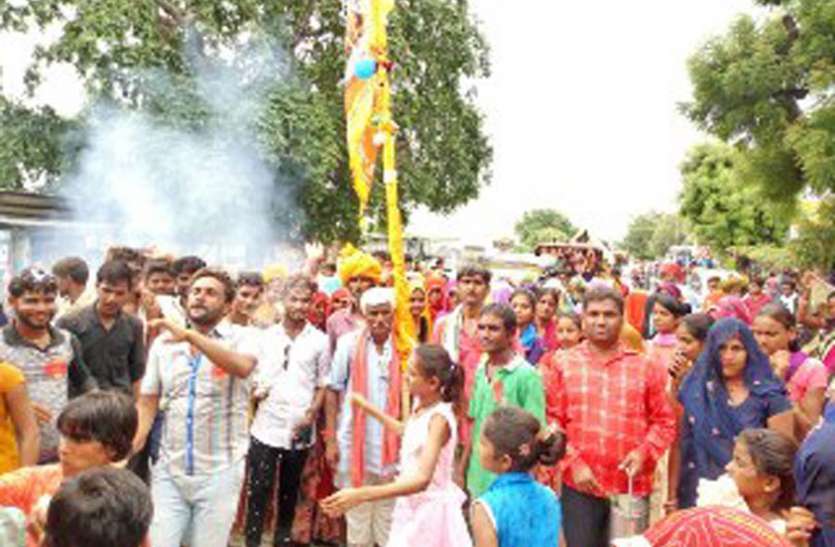 God's rate reached the wishes of prosperity खुशहाली की कामना को लेकर पहुंचे भगवान के दर