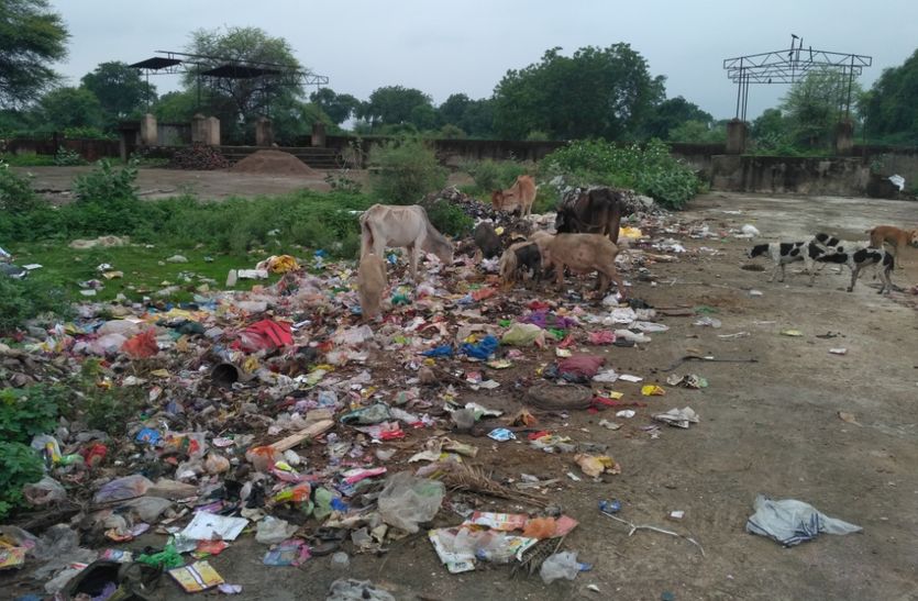 kota कहां स्वच्छ भारत का इरादा: पंचायत ने बनाई कचरागाह, लोगों ने खुले में शौच का स्थल
