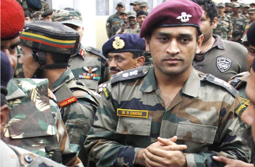 Mahendra Dhoni In Indian Army Dhoni Started 15 Days Duty In Kashmir आसान नहीं मिशन कश्मीर 0923