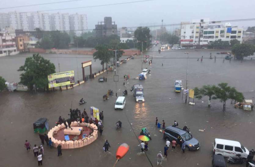 Over 12 Inch Rain In 12 Hours In Vadodara - Heavy rain in Vadodara ...