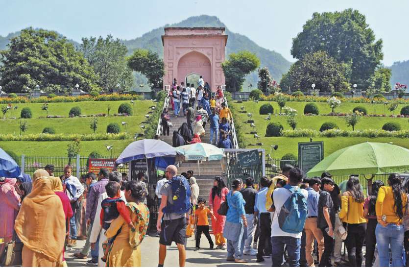 Kashmiri youth आतंकवाद से दूरी बनाने लगे कश्मीरी युवा