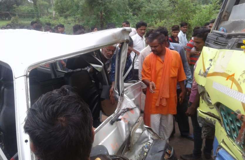 school van accident today in jabalpur वैन पलटी, दो छात्र घायल