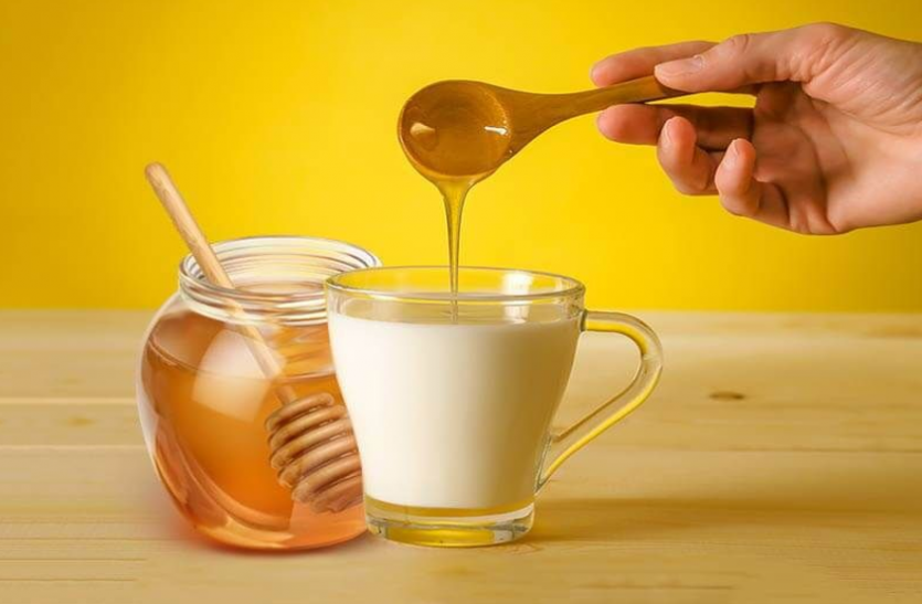 Know About The Benefits Of Consuming Milk And Honey Together ...