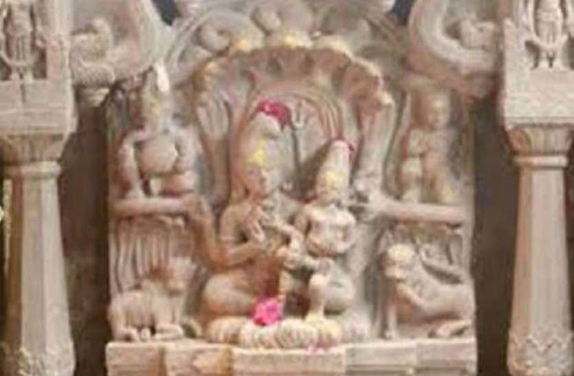 nagchandreshwar mandir ujjain यहां नाग के आसन पर बैठे हैं शिव-पार्वती, साल में सिर्फ एक दिन 24 घंटे के लिए खुलता है यह मंदिर