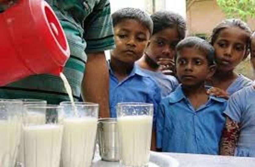 दूध के कर्ज से दबे शिक्षक दूध के कर्ज से दबे शिक्षक