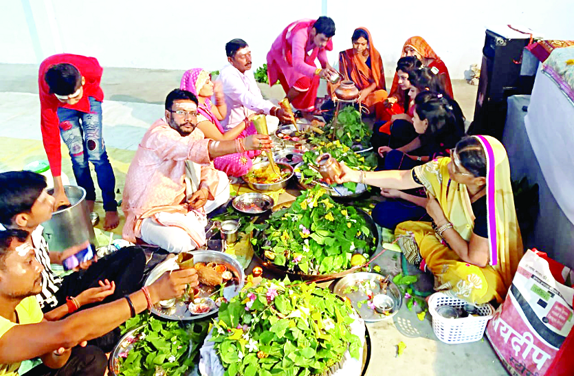 news sawan 2019 : 16 लाख पार्थिव शिवलिंग बनाकर किया अभिषेक, 11000 शिवलिंग का निर्माण जारी