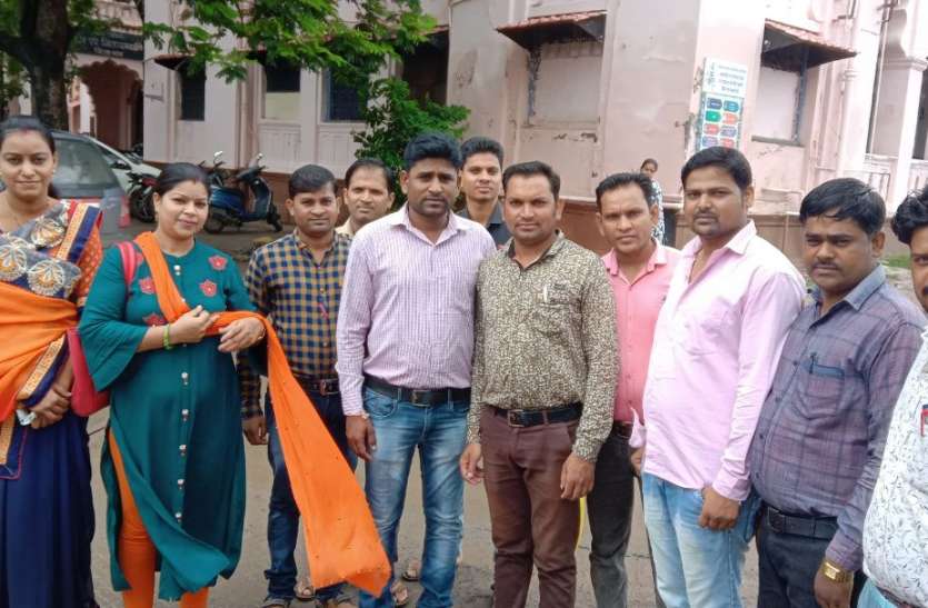 वेतन नहीं मिलने से परेशान हो रहे है अतिथि शिक्षक वेतन नहीं मिलने से परेशान हो रहे है अतिथि शिक्षक