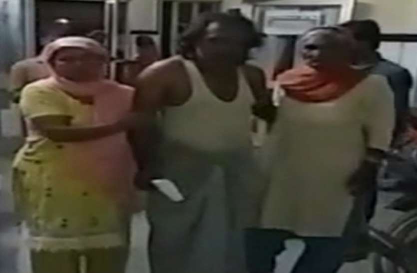 on-the-person-returning-prayers-the-miscreants-attacked-the-villagers, dholpur crime नमाज अदा कर लौट रहे व्यक्ति पर मोहल्ले के बदमाशों ने किया हमला