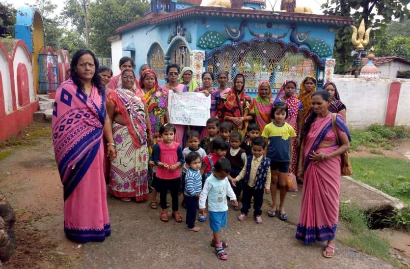 sd आंगनबाड़ी कार्यकर्ताओं ने मां के दूध का महत्व बताया
