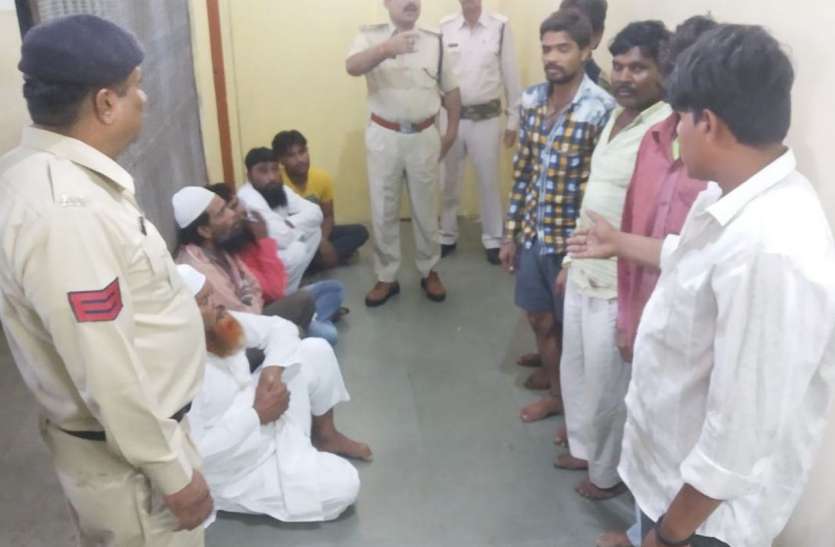 neutrality-of-officers-appeal यहां पुलिस की अपील हो गई बेअसर, बच्चा चोरी की अफवाह में हो रही लोगों की धुनाई