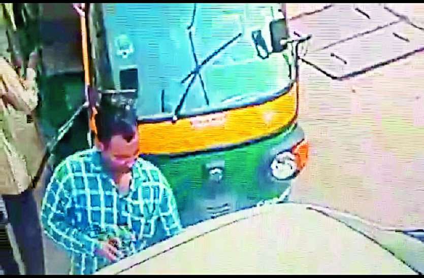 police gwalior not finding accused of crime captured in CCTV किस काम की तीसरी आंध, करोंड़ों लगवाने में खर्च कराए, फिर भी पुलिस की नजरें कमजोर