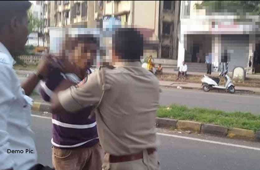 police caught smuggler फिल्मी स्टाइल में दौड़े तस्कर, पुलिस ने चोर-चोर का शोर मचाकर दबोचा