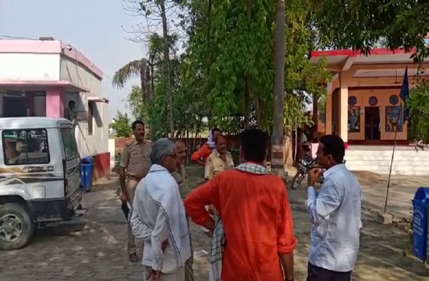 Si slapped in police station भीम आर्मी के मंडल अध्यक्ष ने थाने में घुसकर एसआई को जड़ा थप्पड़, फाड़ी वर्दी