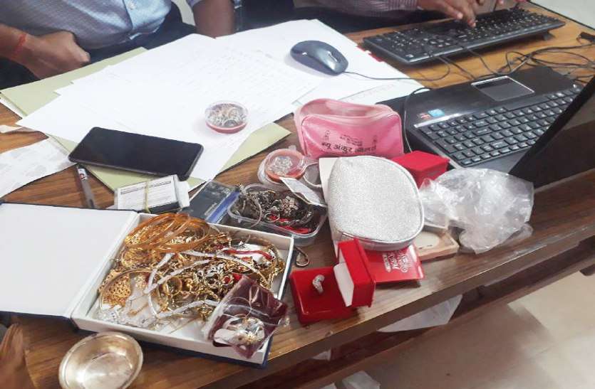 lokayukt police raid at land record clerk officer house in gwalior