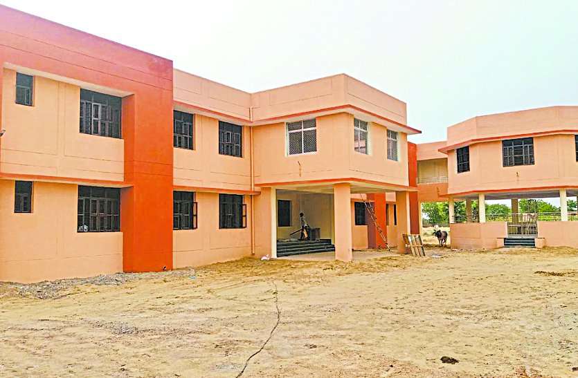 Tahsil building ready, Will be inaugurated soon पौने दो करोड़ की लागत से दो मंजिला तहसील भवन तैयार, जल्द होगा उद्घाटन