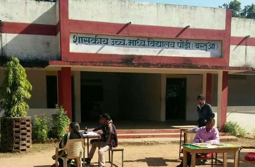 sidhi news स्कूलों मे गाइड लाइन से हटकर छात्रों से वसूली जा रही प्रवेश शुल्क की राशि