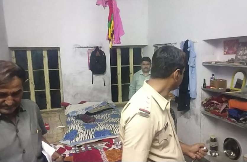 Nursing student suicides in hostel होस्टल में नर्सिंग छात्रा ने की खुदकुशी, दुपट्टे से फंदा लगाकर झूली