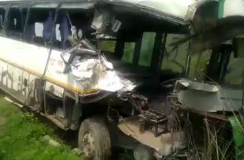 Two die in bus and truck collision in mahoba रोडवेज बस और ट्रक में हुई भिड़ंत, बस और ट्रक चालक की मौत, आधा दर्जन यात्री घायल