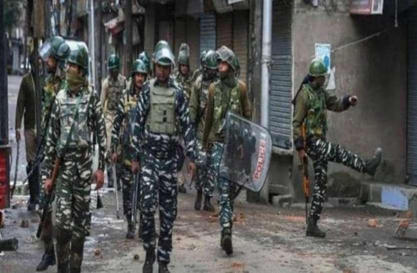 घाटी में सेना की तैनाती घाटी में सैनिकों की तैनाती पर ब्रिटेन ने अपने नागरिकों को जारी की एडवाइजरी, कश्मीर न जाने की दी सलाह
