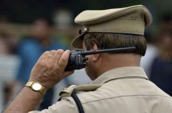 encounter between police and criminal पुलिस पर बदमाश ने किया फायर तो कर दिया ऐसा हाल, जानकर छूट जाएंगे पसीने, देखें वीडियो