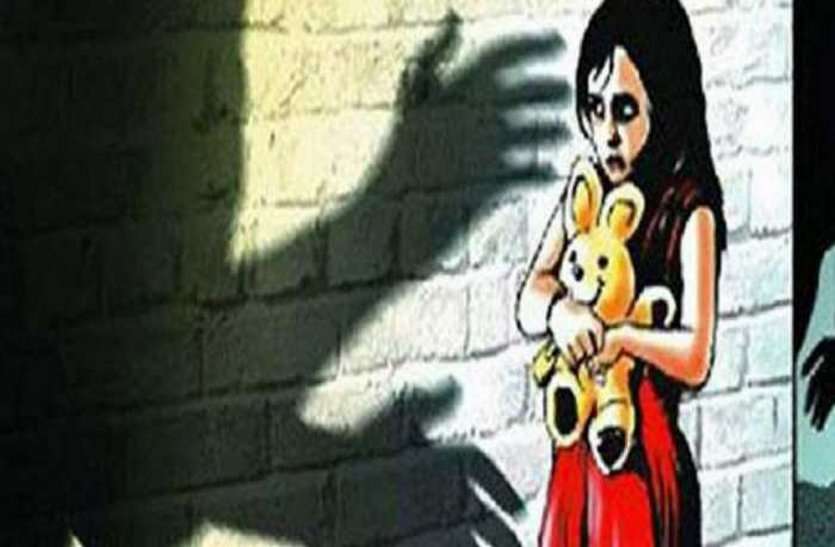 rape in chhattisgarh छात्रा को हो रही थी उल्टी, डॉक्टर के पास ले जाने पर पता चली चौंकाने वाली सच्चाई, अधीक्षिका के पैरों तले खिसक गई जमीन