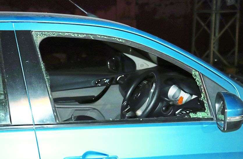First car collided, then break car glass and looted 4.60 lakh rupees Loot In Ajmer : पहले कार के टक्कर मारी, फिर कांच तोड़ उड़ा ले गए 4.60 लाख रुपए