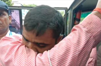 Ruckus after arresting Army men in Barabanki सेना के जवान ने नहीं लगाया हेलमेट, तो यूपी पुलिस ने कोतवाली में बंदकर रातभर पीटा