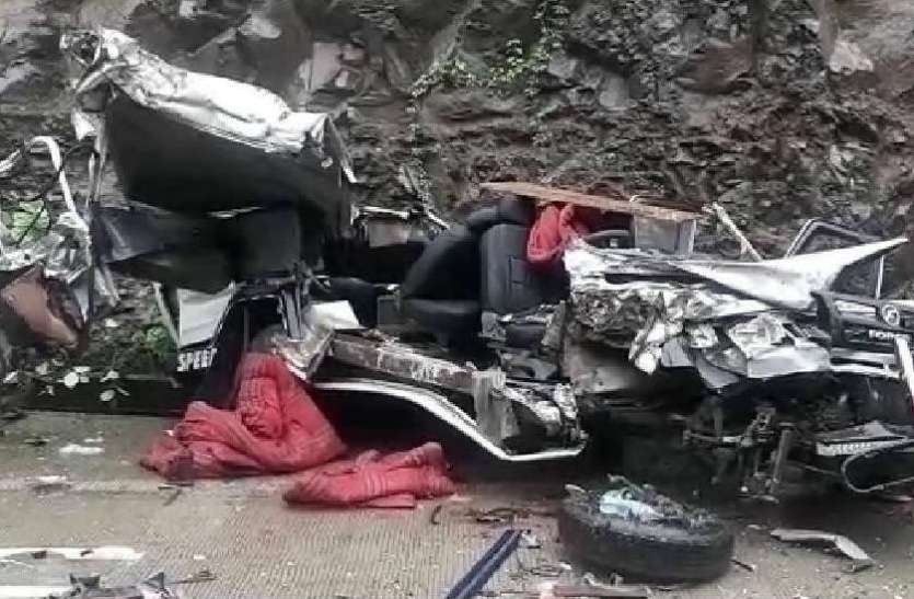 Bus collides दर्शनार्थियों के वाहन को बस ने मारी टक्कर, चार की मौत, 9 घायल