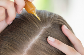 Ayurveda home remedies for grey hair turns into black 50 की उम्र में भी सफेद बालों को जड़ से काला कर देंगे ये देसी नुस्खे
