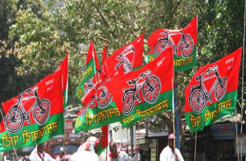 Samajwadi Party लोकभवन में अटल जी की मूर्ति बनाने के ऐलान के बाद आया सपा का बयान, कहा- बेशर्म भाजपा ढाई वर्ष में...