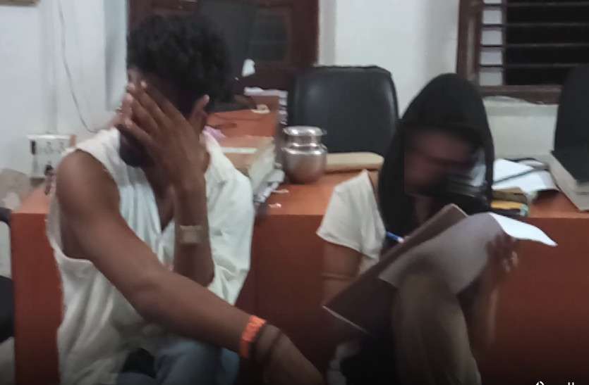 Doubt of love affair प्रेम-प्रसंग का संदेह: शादीशुदा युवक-युवती को 8 घंटे तक कमरे में बनाए रखा बंधक
