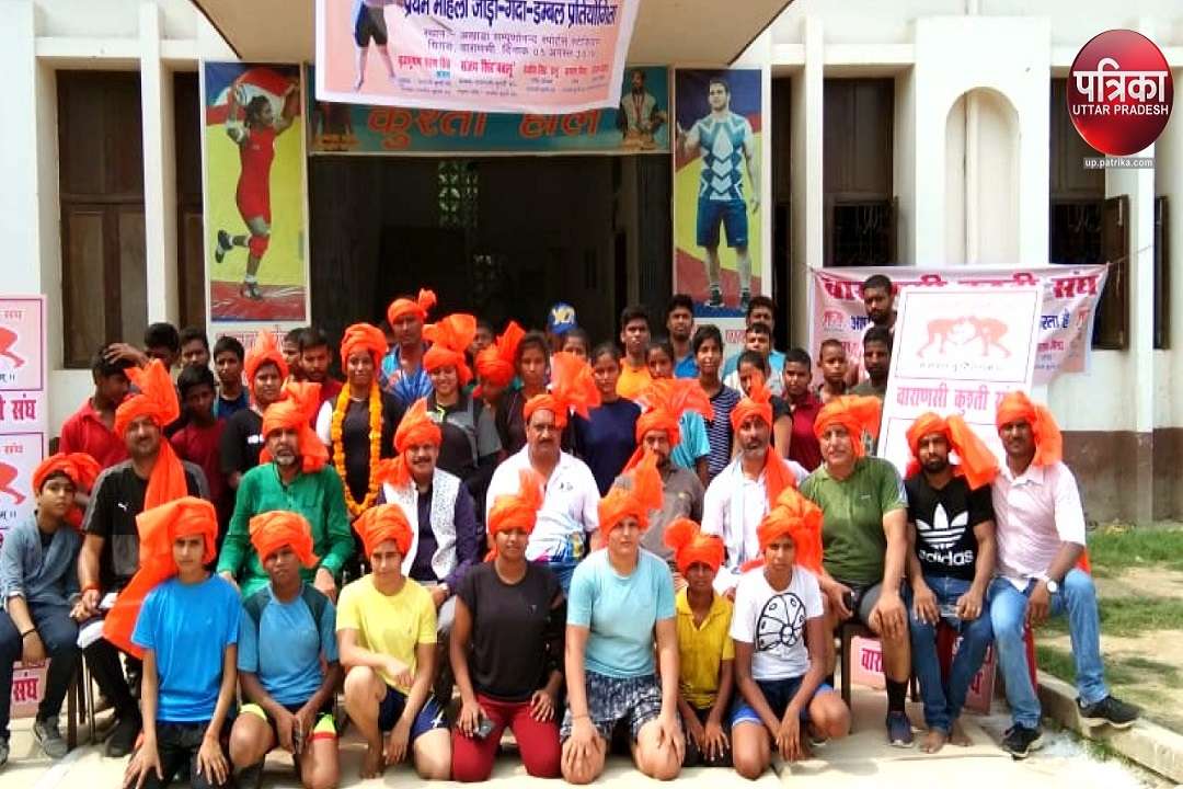 नागपंचमी पर जुटे बनारस के पहलवान