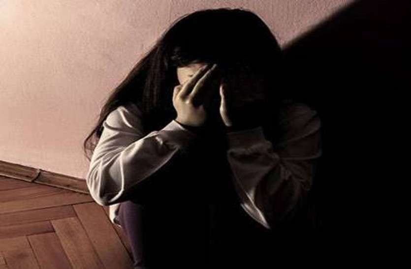 Rape With Minor बेटी घर से फोटोकॉपी कराने को कहकर निकली और नहीं लौटी, पुलिस से सच सुनकर खिसक गई मां-बाप के पैरों तले जमीन