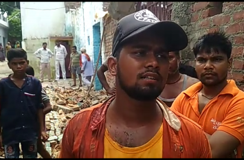 Without thinking of life, this young man took 3 kids buried in the ru इस युवक ने जान की परवाह ना करते हुए मलबे में दबे 3 बच्चों को निकाला,क्या कहना है इस युवक का, देखें पूरा वीडियो