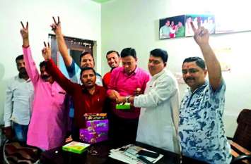 BJP celebrates the removal of Article 370, people expressed happiness धारा 370 हटने पर भाजपा ने मनाया जश्न, लोगों ने किया खुशी का इजहार