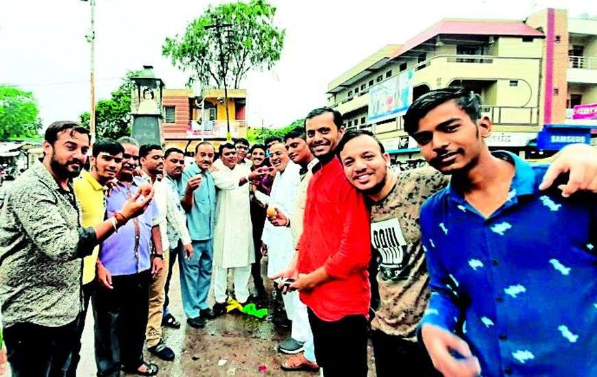 Alirajpur BJP celebrates the removal of Article 370