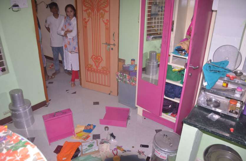theft in listened houses चार स्थानों पर चोरों का धावा, एक घर से सोना और नकदी 25 हजार चोरी