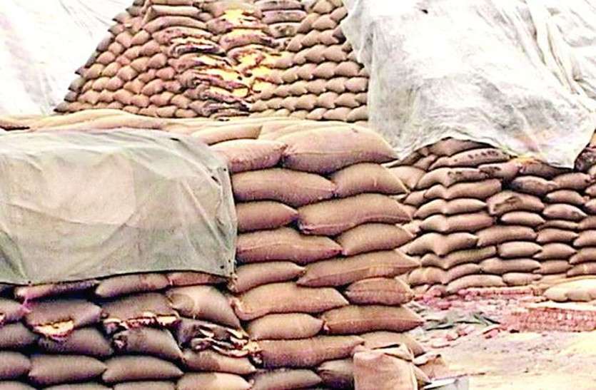 government Ration Irregularity राशन डीलर ने डकारा 319 क्विंटल गेहूं और 276 किलो चीनी, विभाग ने दर्ज कराई एफआईआर