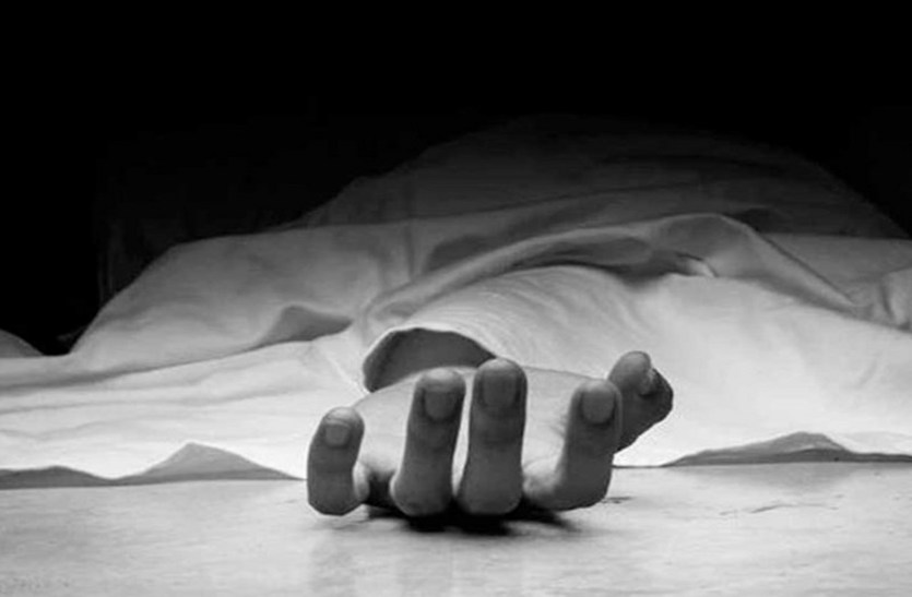 Heart-shocking death: Crushed with the head by stone, animals too nope दिल दहला देने वाली मौत : सिर को पत्थर से कुचलकर फेंक दी लाश, जानवरों ने भी नोंच डाला