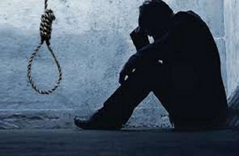suicide: suicide: आखिर ऐसी क्या थी मजबूरी...मौत को लगाया गले