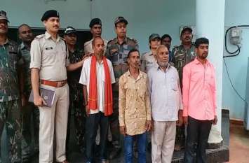 Gujrat Old man meet his family afte 2.5 year because of sukma police सुकमा पुलिस ने लौटाई गुजरात के एक परिवार की खुशियां, पढ़िए भावुक कर देने वाली सच्ची कहानी