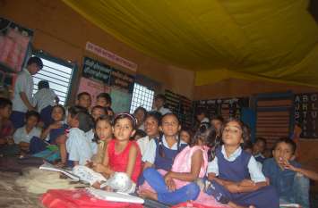 Smart class started in government schools of the city शहर के सरकारी स्कूलों में शुरु हुई स्मार्ट पढ़ाई, दो स्कूलों में आया प्रोजेक्टर